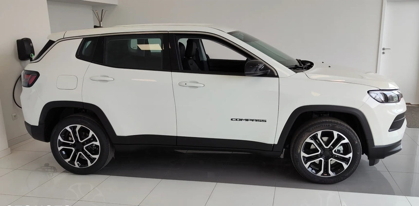 Jeep Compass cena 155000 przebieg: 5, rok produkcji 2024 z Żyrardów małe 137